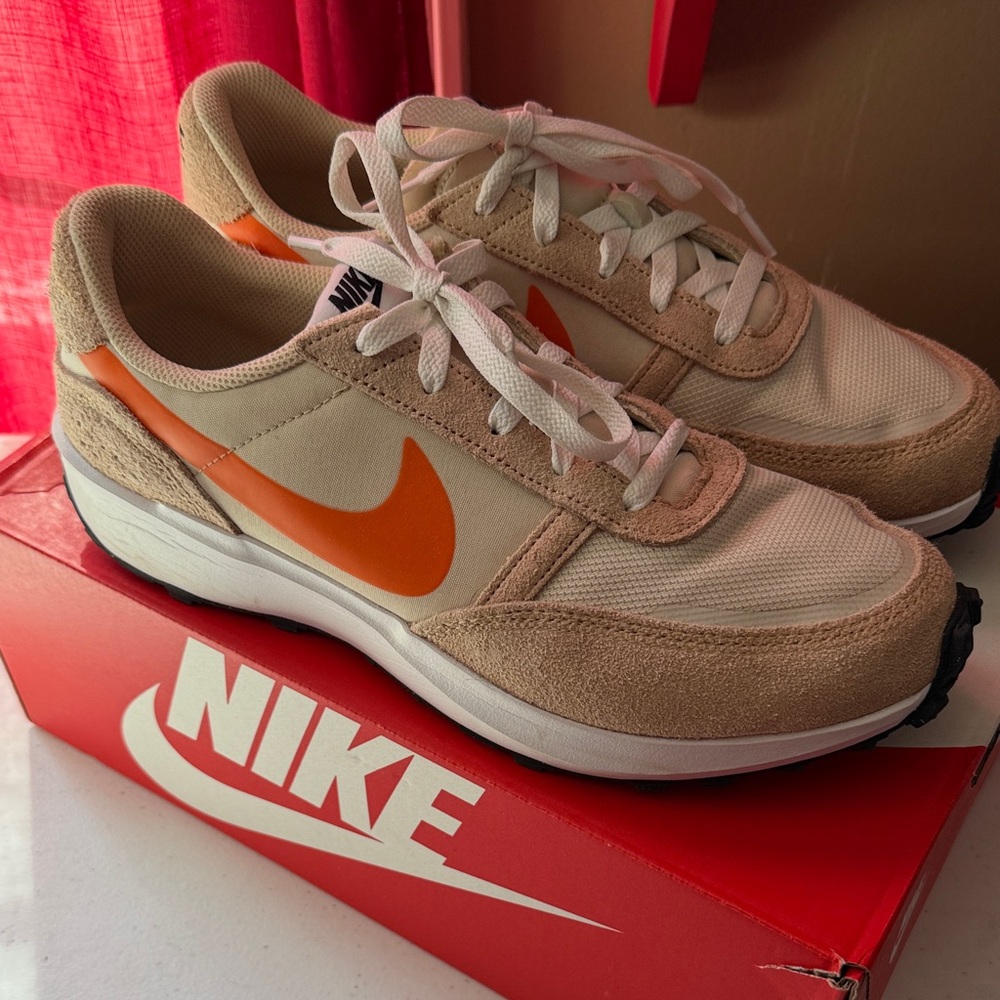Nike Men's Beige and Orange Low-Top Sneakers
